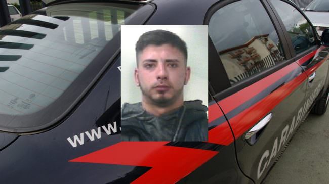 Beccati a rubare sigarette fuggono a piedi, ma “perdono” un complice per strada: bloccato