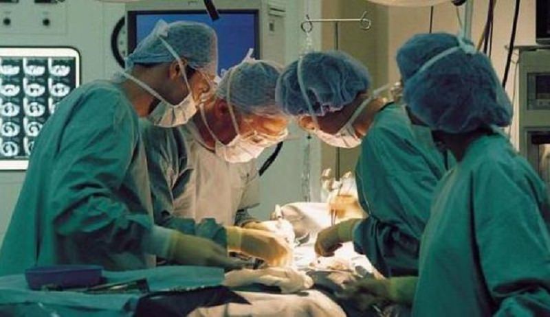 L’operazione per colecisti, il coma e la morte a 69 anni: indagati 26 medici in due ospedali