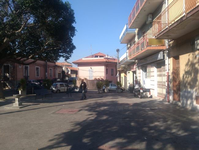 Fioriere asportate da piazza Chiesa Madre, Zingale: “Spazio pedonale è e tale deve restare”