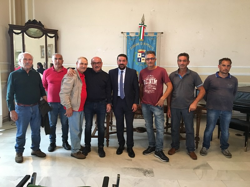 Riposto, pescatori in protesta incontrano il sindaco