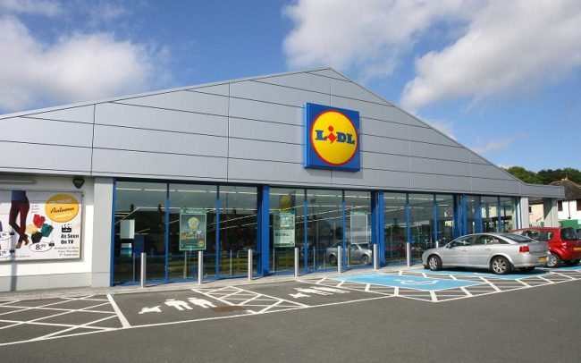 Furto alla Lidl, arrestati due giovani stranieri senza fissa dimora e privi di documenti dopo inseguimento a piedi
