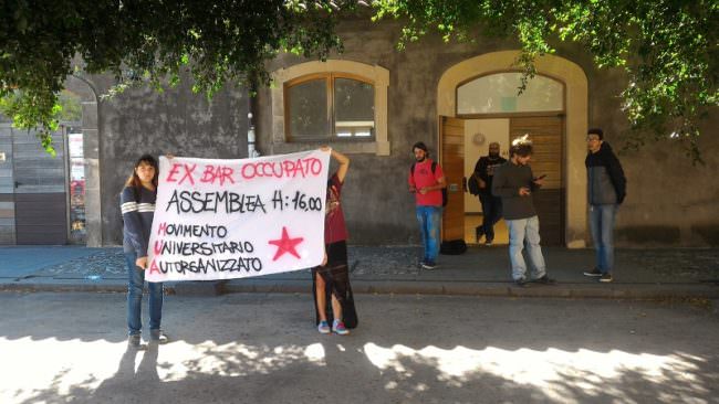Occupato ex bar dei Benedettini. Il Mua: “Da oggi è uno spazio aperto agli studenti”