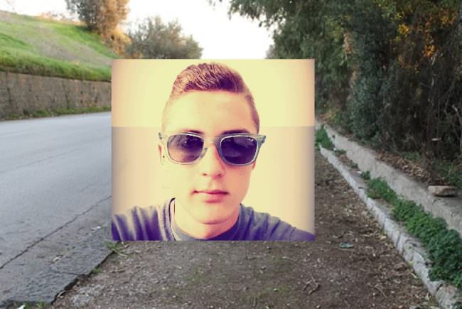 Scivolano con lo scooter e sbattono contro il marciapiede: morto 17enne, grave una ragazza