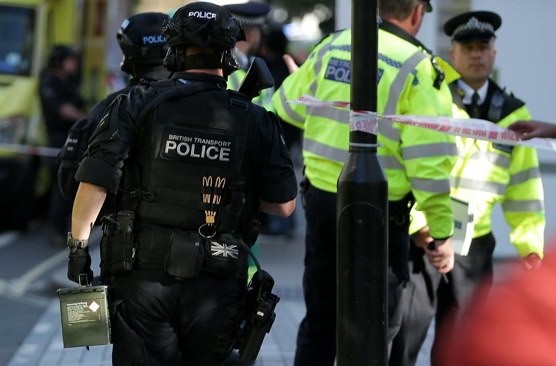 Furgone investe folla davanti al Natural History Museum di Londra: arrestato sospetto