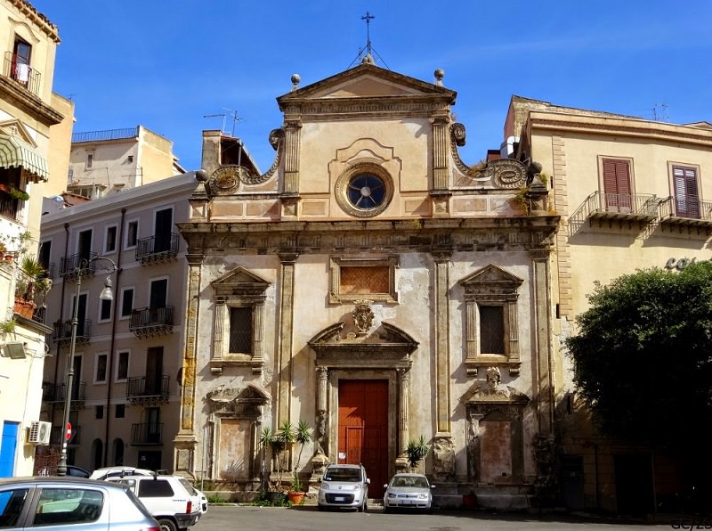 Clinica Triolo Zancla occupa abusivamente parte della chiesa di San Sebastiano