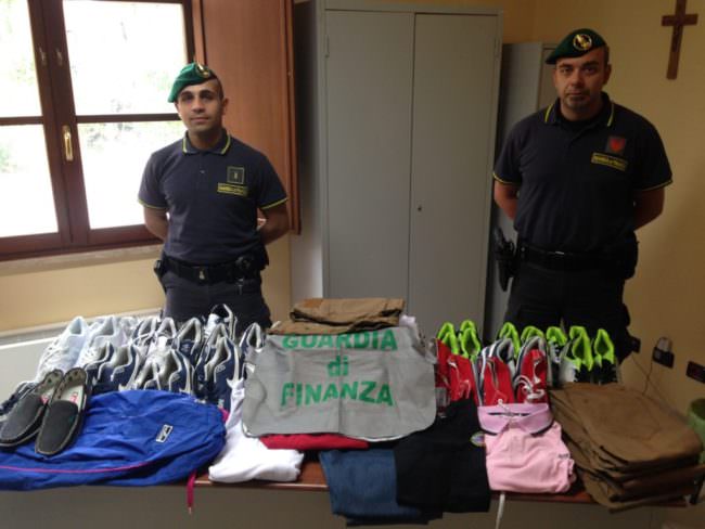 Fiera di San Michele, controlli “a tappeto” della guardia di finanza: denunce e sequestri di merce contraffatta