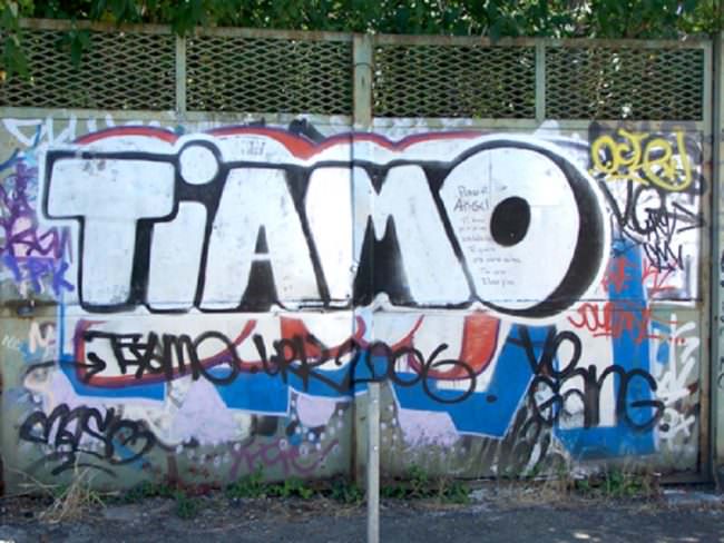 Le scrive “Ti Amo” sul muro, ma lei lo denuncia: perseguito 8 anni dalla legge, verrà processato