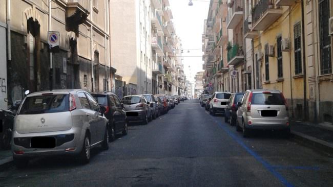 Rifiuti e degrado in via Pietro Mascagni: “famiglie in balia dei criminali”