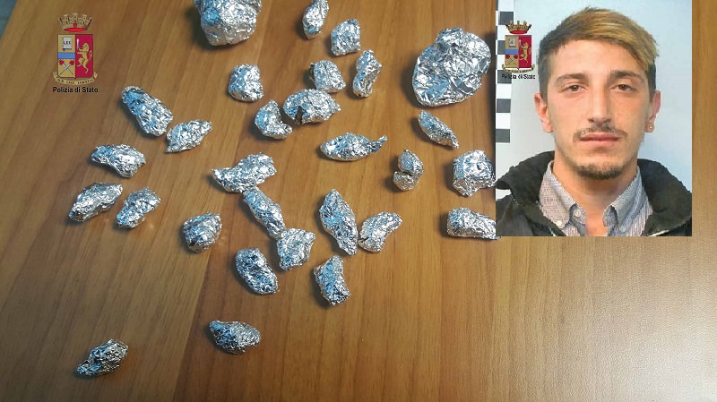 Marijuana nascosta “al caldo” negli slip e cocaina in un bicchiere di riso: arrestato pusher