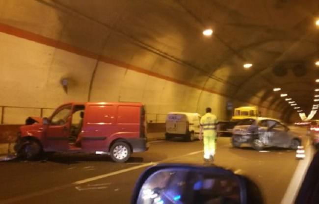 Scontro mortale tra due auto sulla Siracusa-Catania: muore un 41enne catanese, due i feriti. IL VIDEO