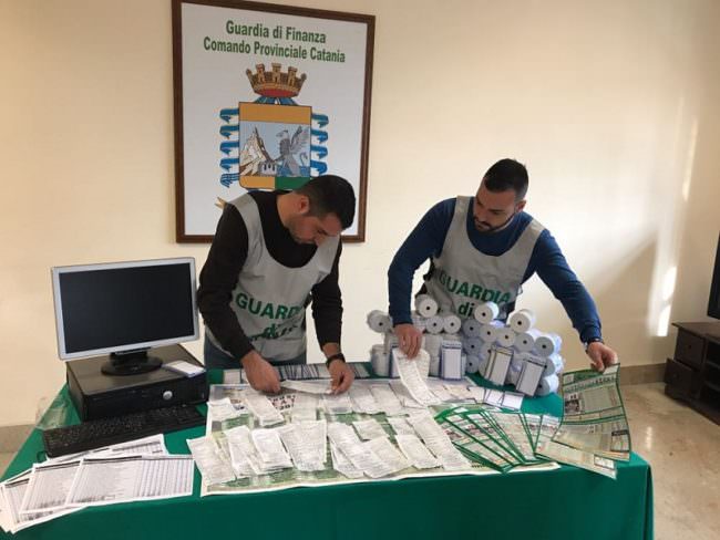 Centri scommesse irregolari a Catania e provincia: 13 agenzie nel mirino della Guardia di Finanza