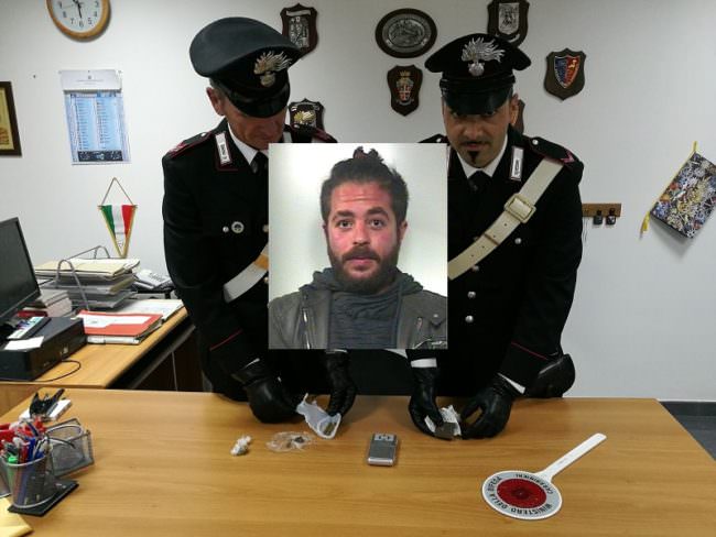 Detenzione e spaccio di sostanze stupefacenti e ottimi guadagni: in manette un 26enne