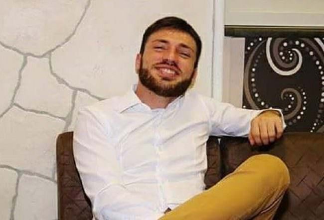 Perdono il controllo del mezzo e si schiantano contro un muro: 22enne di Adrano perde la vita. Grave l’amico