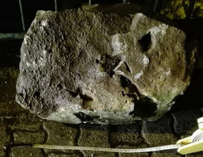 Maltempo: masso si stacca dal castello della Baronessa di Carini e cade in mezzo alla strada