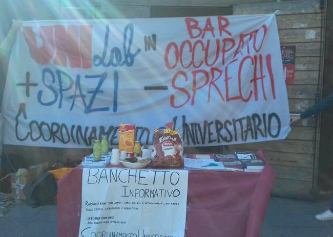 Gli studenti occupano il bar dei Benedettini: “Denunciamo gli sprechi”