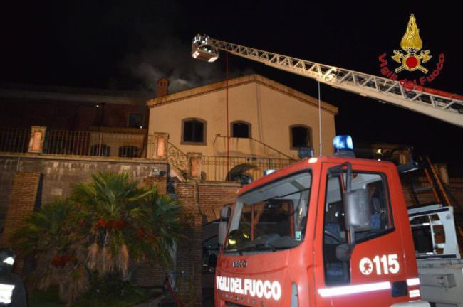 Fiamme a Castiglione di Sicilia, 5 ore di lavoro per domare l’incendio – FOTO