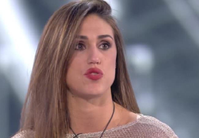 Cecilia Rodriguez immigrata clandestina: in commissariato per permesso di soggiorno scaduto da mesi