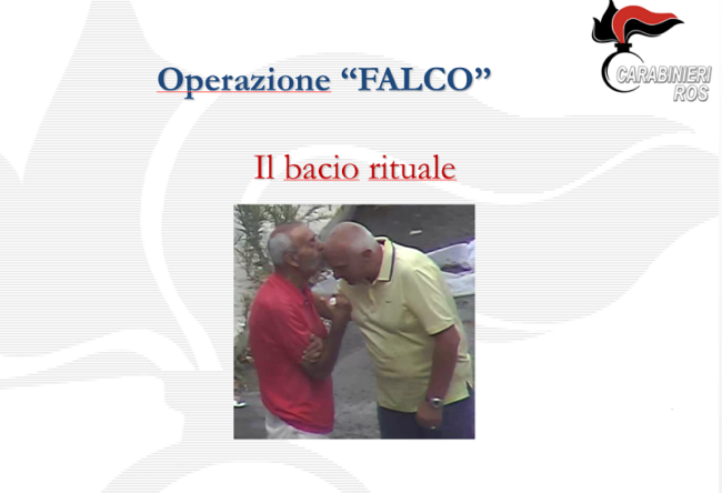 Famiglia di Santa Maria di Gesù, “il bacio” e un rituale lungo oltre 30 anni: tutti i dettagli
