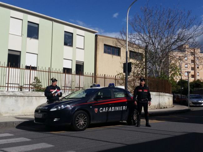 Spaccio nelle scuole: in manette tre ragazzi, uno di loro è minorenne