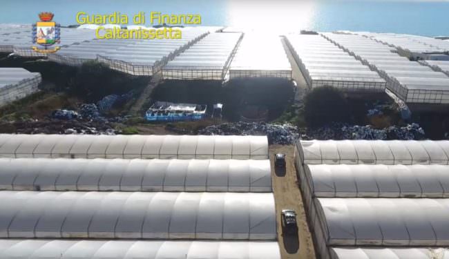 Tonnellate di rifiuti pericolosi in riserva naturale: sequestrata discarica di 3mila mq – VIDEO