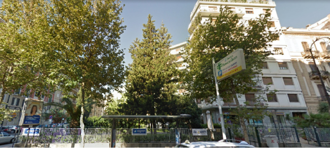 Fiamme e fumo nero in via Libertà: presa di mira la sede di un’agenzia immobiliare
