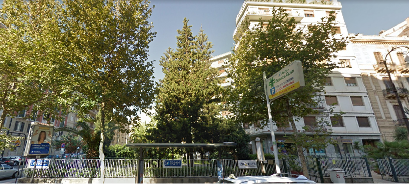 Fiamme e fumo nero in via Libertà: presa di mira la sede di un’agenzia immobiliare