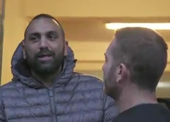 Video choc, testata in pieno volto a un giornalista: faceva domande sul clan Spada