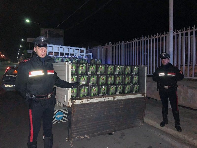 “Black Friday” alternativo per 4 malviventi: tentano il furto di 181 confezioni di birra ma vengono arrestati