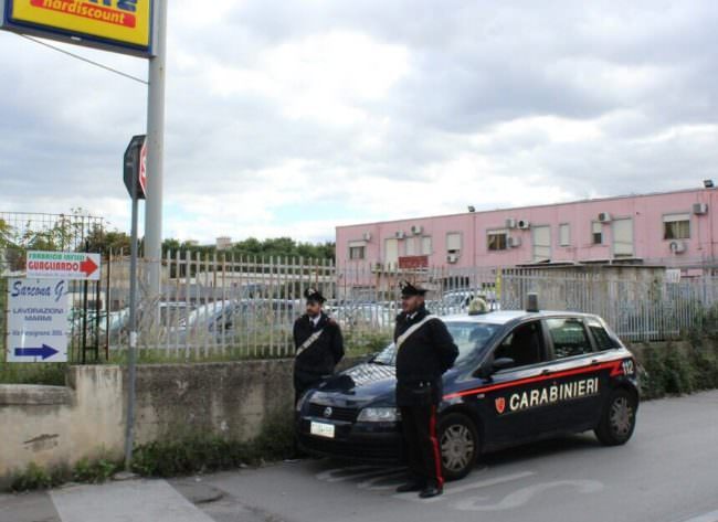 Provano il colpo al supermercato ma i carabinieri li scoprono: due arresti