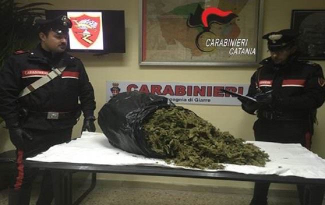 Andava in giro con 5 chili di marijuana nella macchina: arrestato