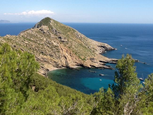 Escursione alle Egadi finisce in tragedia: muore turista per un malore improvviso
