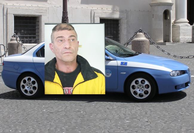 Minaccia con un martello vicino di casa, poliziotti e lancia bottiglie di vetro: arrestato