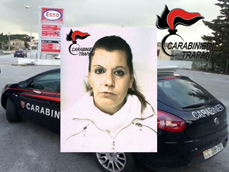 Ruba oltre centro litri di benzina da autocarri: beccata mentre scappa incappucciata
