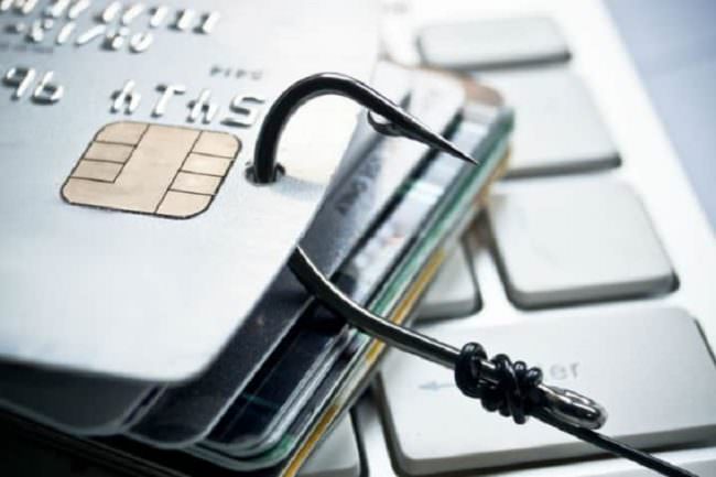 Acquisti tramite carte di credito clonate, smantellata banda criminale: arresti anche a Catania