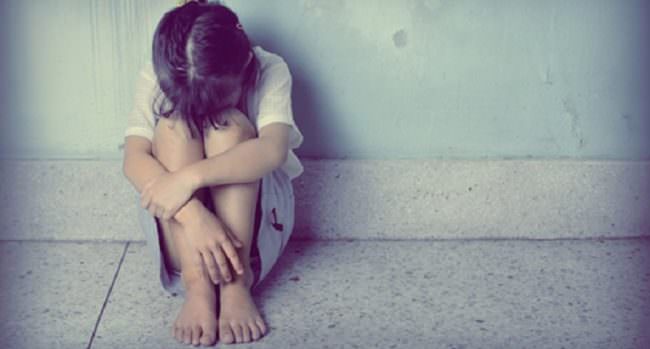 Abusa di bimba di 5 anni: simulavano gioco dottore e ammalato. In manette 38enne