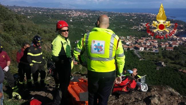 Scomparso uomo ad Acireale: trovato in confusione tra le rocce. Le FOTO e il VIDEO
