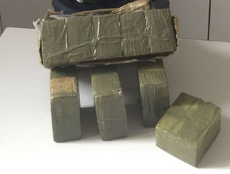 In auto sulla Palermo-Catania con 15 kg di hashish: in manette 50enne