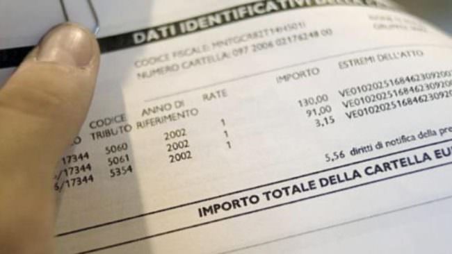 Covid Italia, ristori per attività colpite: proroga invio cartelle esattoriali a fine mese