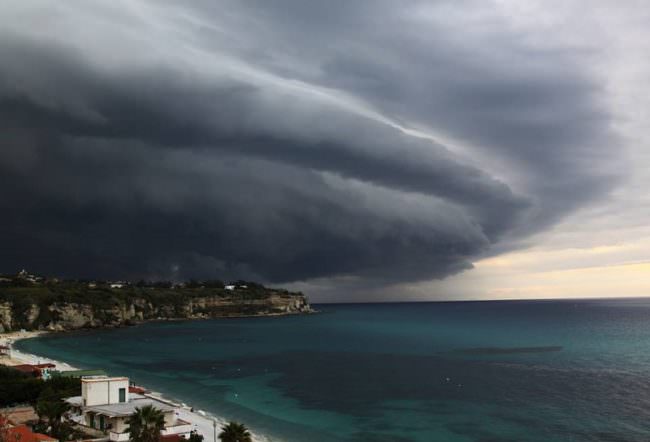 Maltempo in Sicilia, dal Ciclone Apollo al Downburst: cosa sta accadendo? Le parole dell’esperto del CMS
