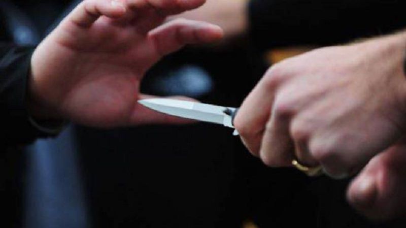 Catania, aggredisce e minaccia la madre brandendo un coltello dopo una lite: denunciato minore