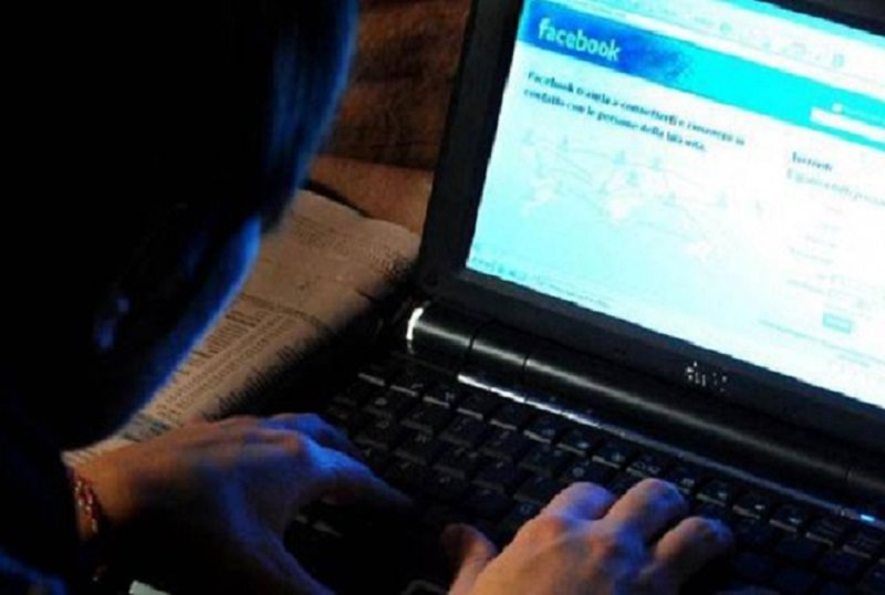 Abusi sessuali su due 14enni conosciute online: in manette due nomadi 20enni