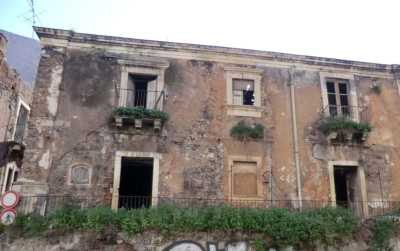 San Berillo nella mani dell’indifferenza: Tomarchio denuncia l’abbandono degli immobili