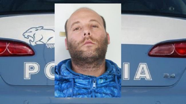 Va in giro per San Giorgio a bordo di un furgone rubato a Belpasso: scattano i domiciliari