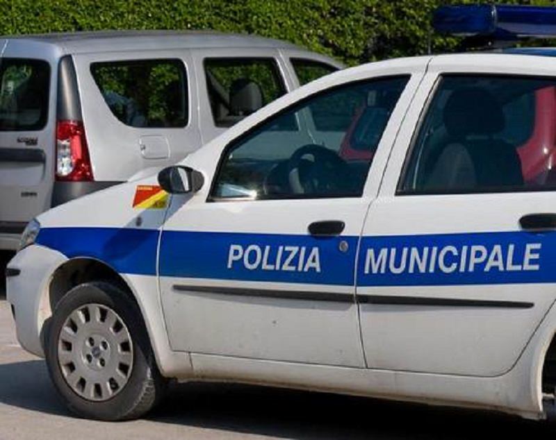 Incidente autonomo nel Catanese, coinvolta Renault Kangoo: rilievi in corso