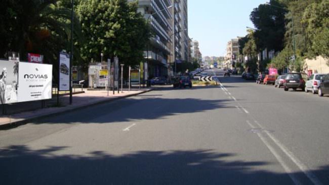 Aggressione al viale Vittorio Veneto: lancia una grossa pietra contro donna con passeggino e scappa. FOTO