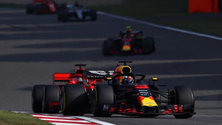 Ricciardo super a Shanghai, Verstappen da censura: tra Mercedes e Ferrari gode la Red Bull