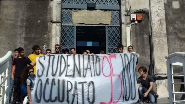 Studentato 95100 di via Gallo a rischio sgombero, sit-in degli studenti alla biblioteca Ursino Recupero