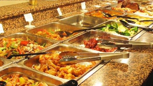 Sequestrate 4 tonnellate di pesce: nel mirino un ristorante “All you can eat”