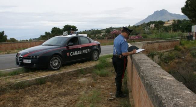 Orrore sul ciglio della strada: ritrovato cadavere di un uomo