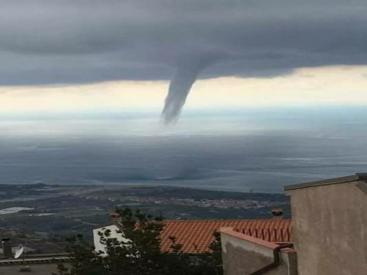 Nubifragi, trombe d’aria, blackout e strade allagate: disagi nella Sicilia settentrionale